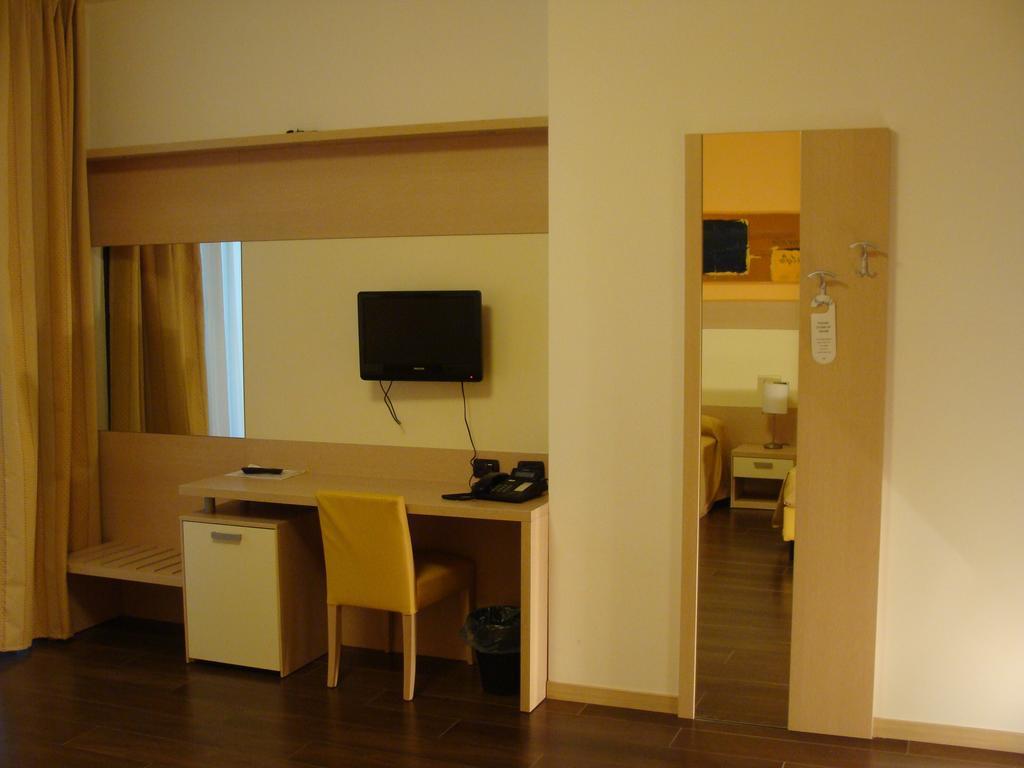 Groane Hotel Residence チェザーノ・モデルノ エクステリア 写真