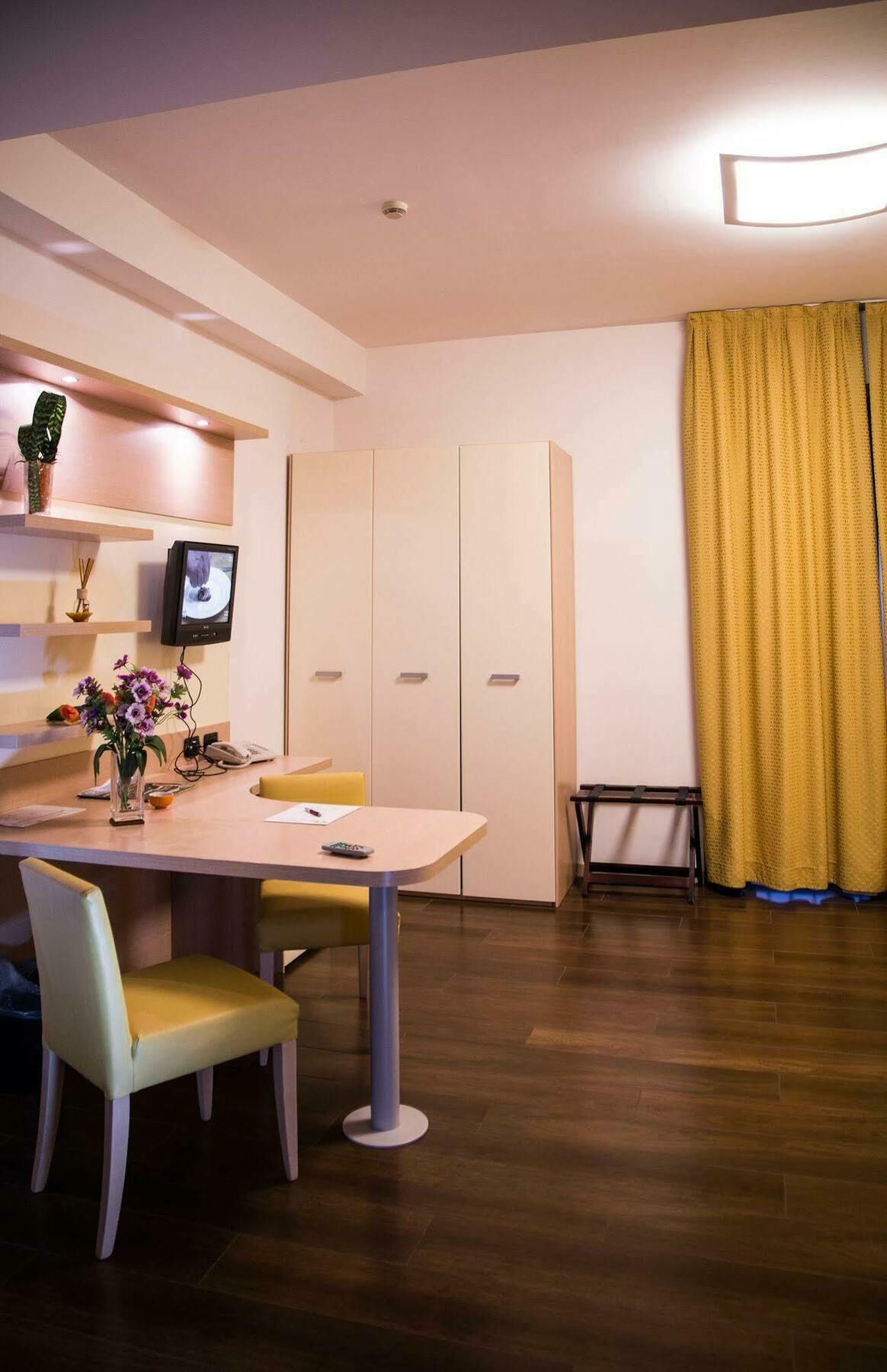 Groane Hotel Residence チェザーノ・モデルノ エクステリア 写真