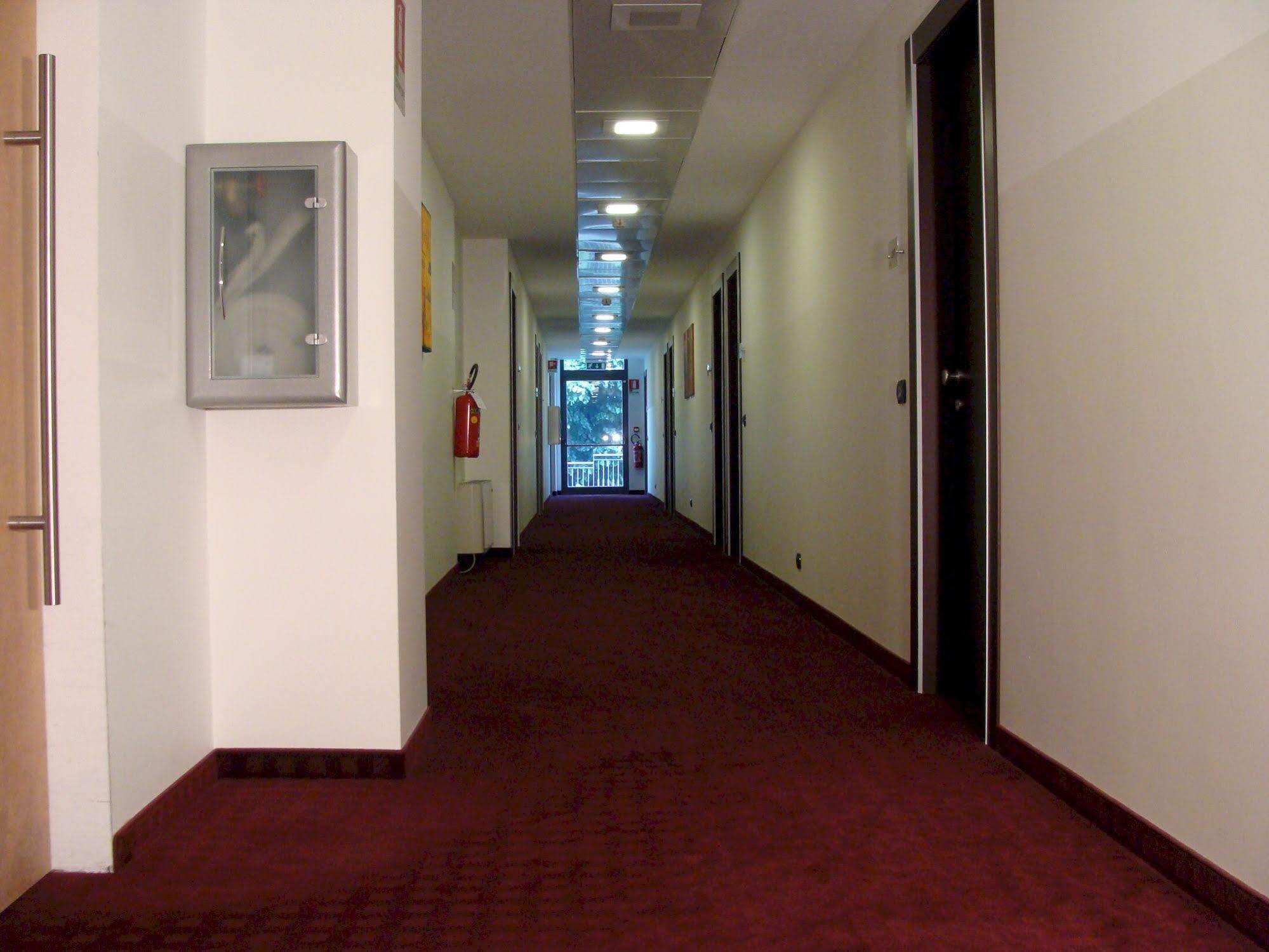 Groane Hotel Residence チェザーノ・モデルノ エクステリア 写真